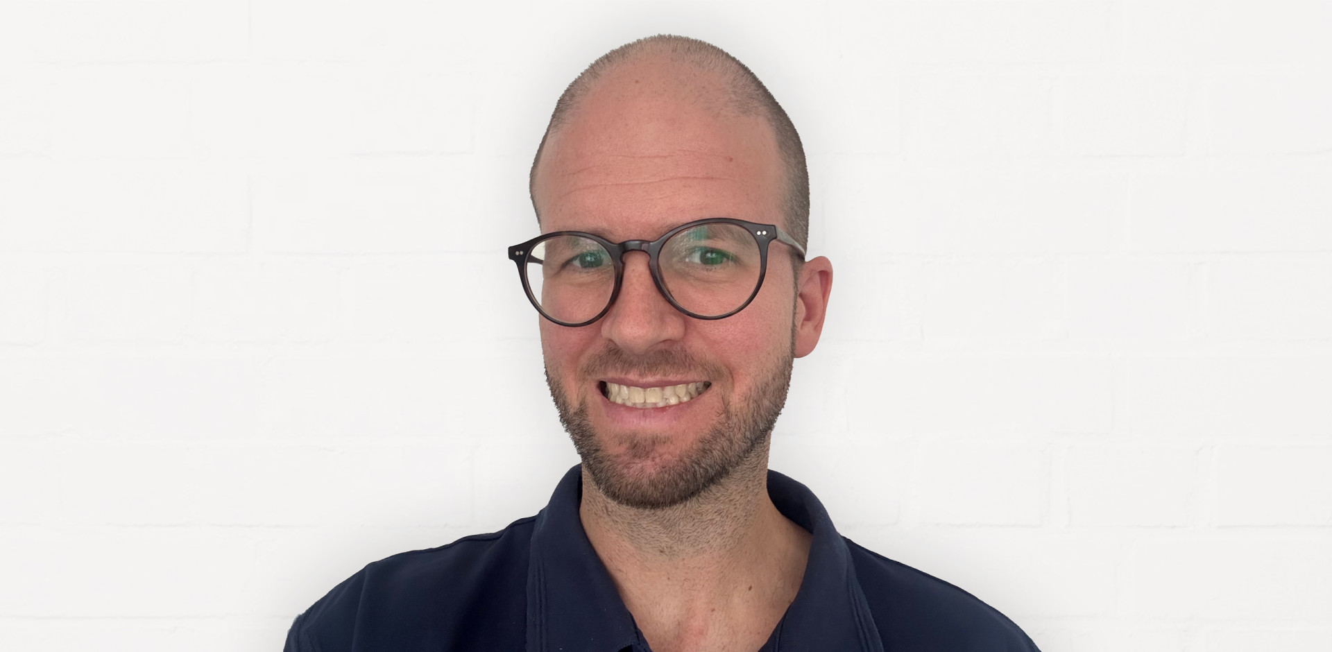 Kardiologe Clemens Krug vom Herzzentrum Würzburg lächelt in die Kamera.